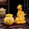  Décor - Tượng Quý Ông "Ất Tỵ Như Ý" màu vàng mang túi Lộc 