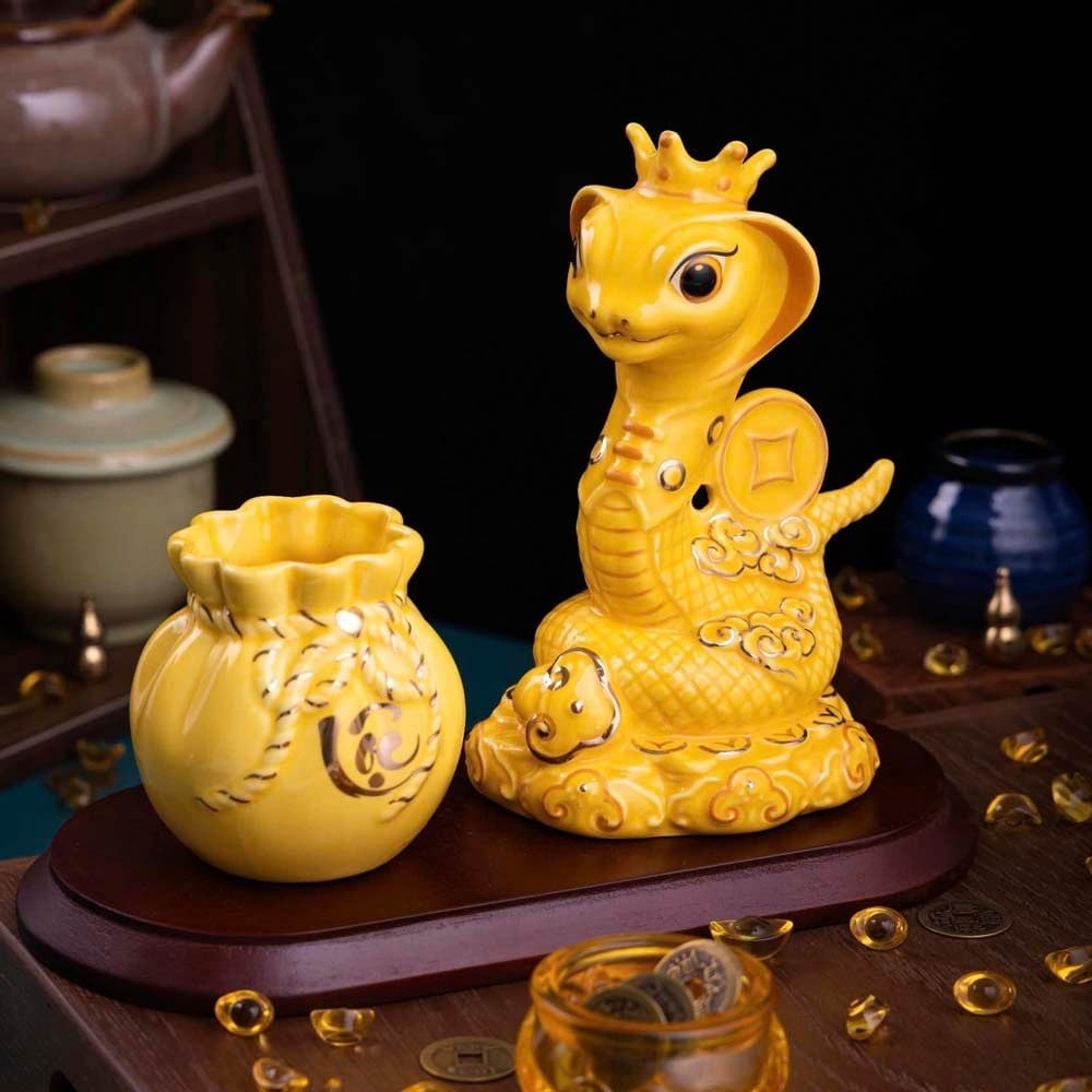 Décor - Tượng Quý Bà "Ất Tỵ Như Ý" màu vàng mang túi Lộc 