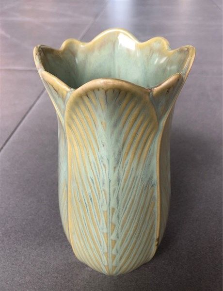  Vase_Bình hoa tulip sọc 23cm xanh bơ 
