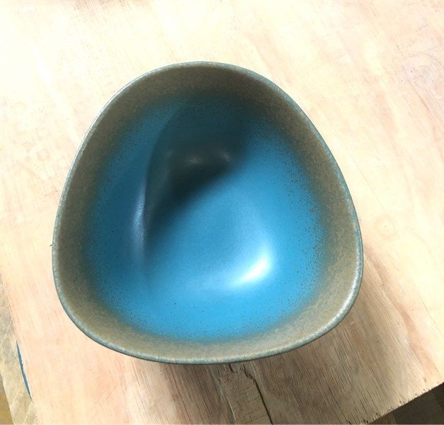  Aqua - Triangle Bowl 14cm - Tô tam giác 14cm xanh biển viền nâu (matte) 