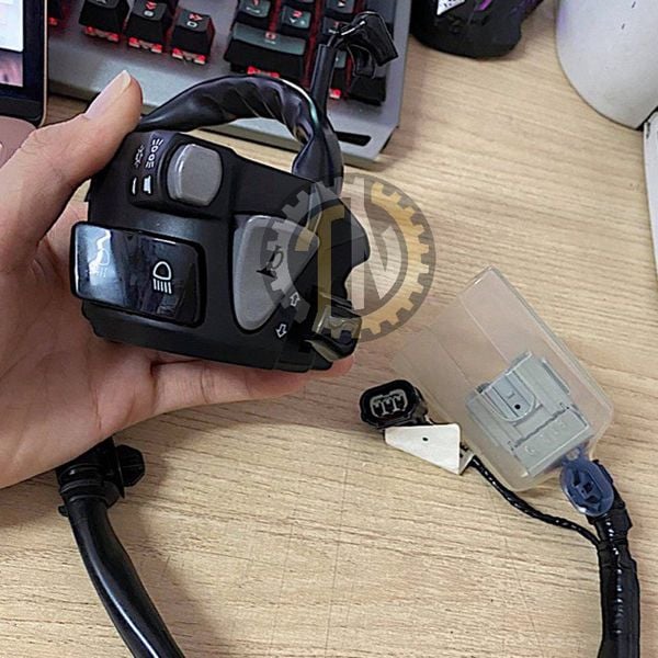  Cùm trái CB650R chính hãng không hazzard gắn Vario, Click, Sonic, Satria, Exciter 150, Sirius 