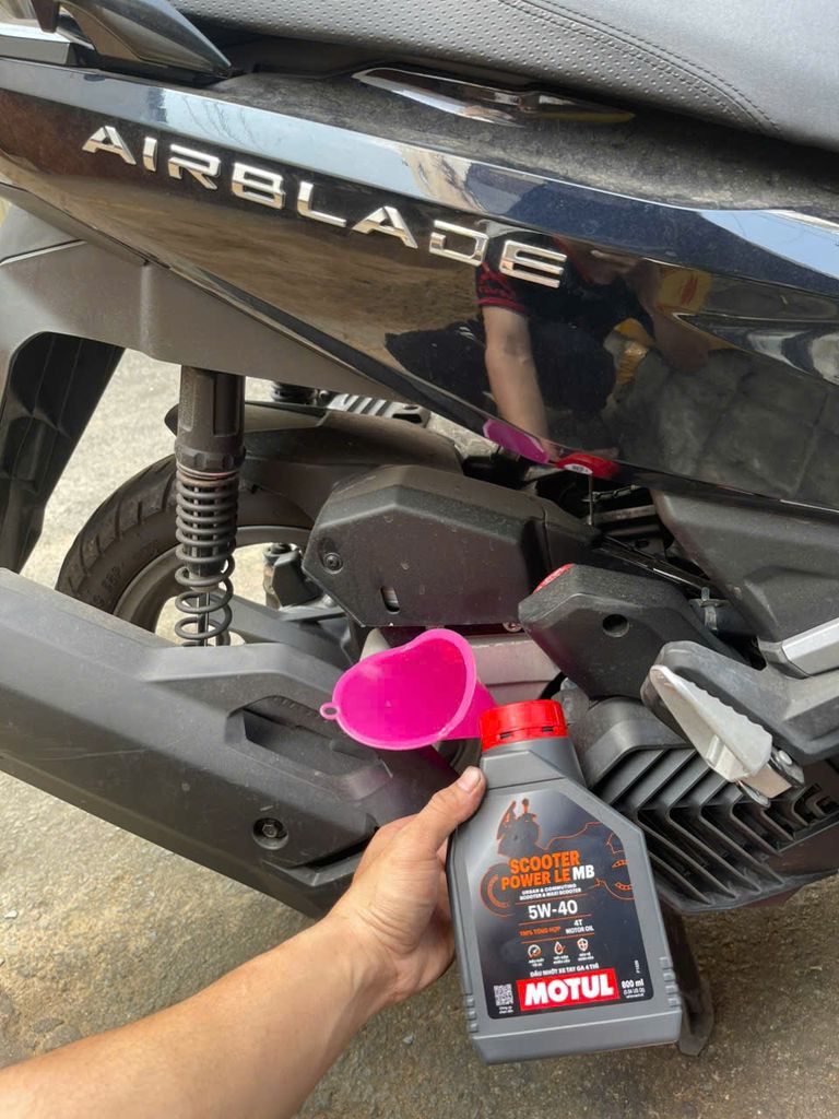 Nhớt tay ga Motul Scooter Power MB 5w40 800ml
