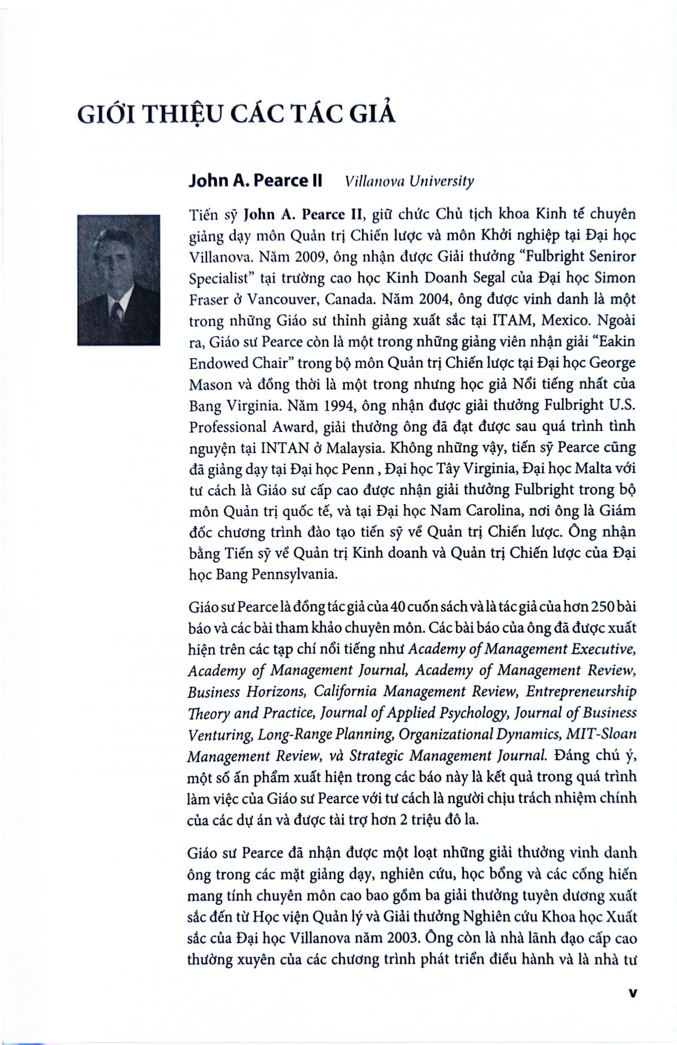 Quản Trị Chiến Lược ( Strategic Management) UEH - John Pearce, Richard Robinson - Trần Đăng Khoa dịch