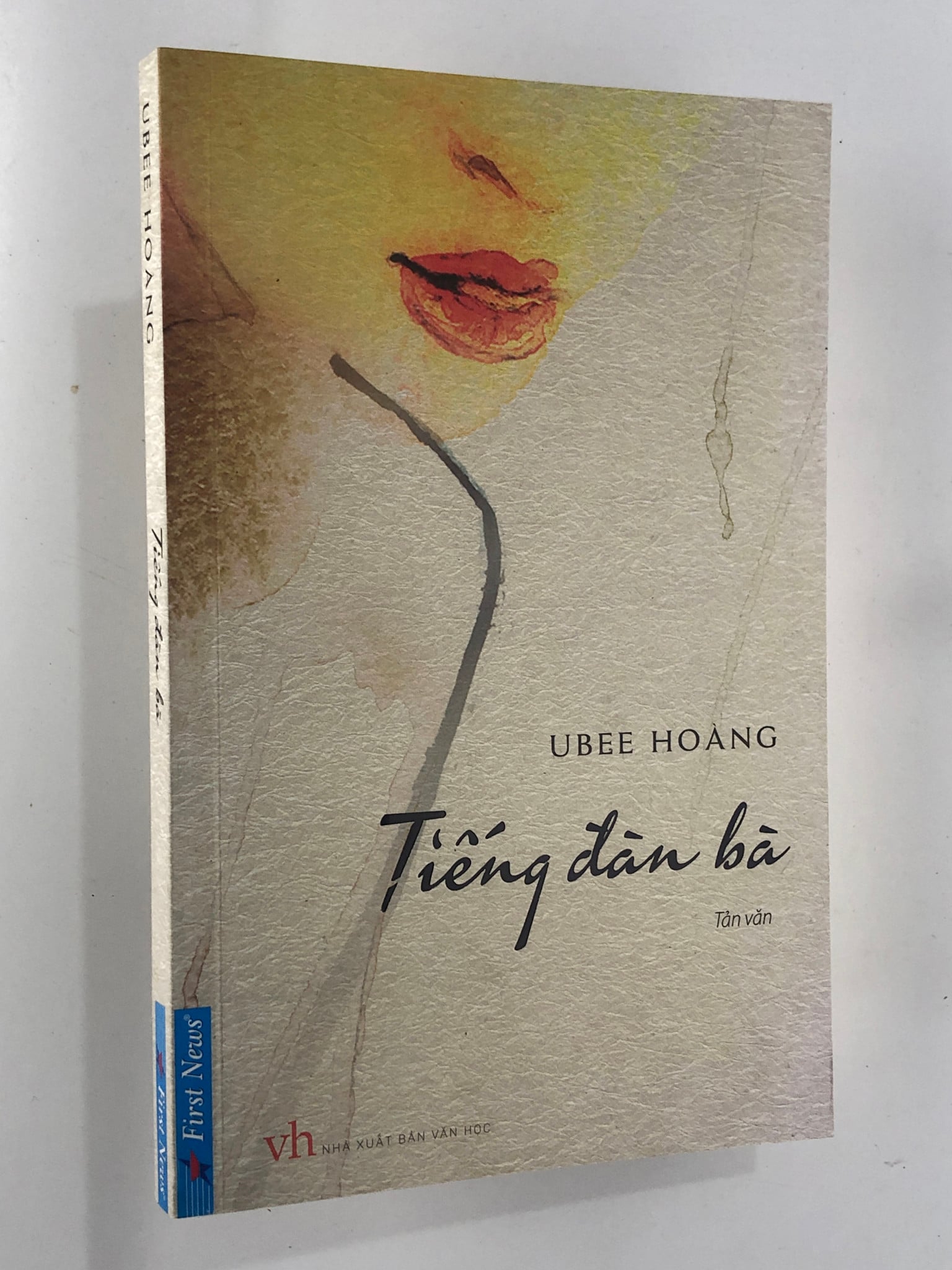 { Trưng Bày } Tiếng Đàn Bà (tản văn) - Ubee Hoàng