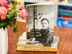 Gia Đình Bạn Bè Đất Nước ( Hồi Ký Nguyễn Thị Bình ) - Bìa Mềm