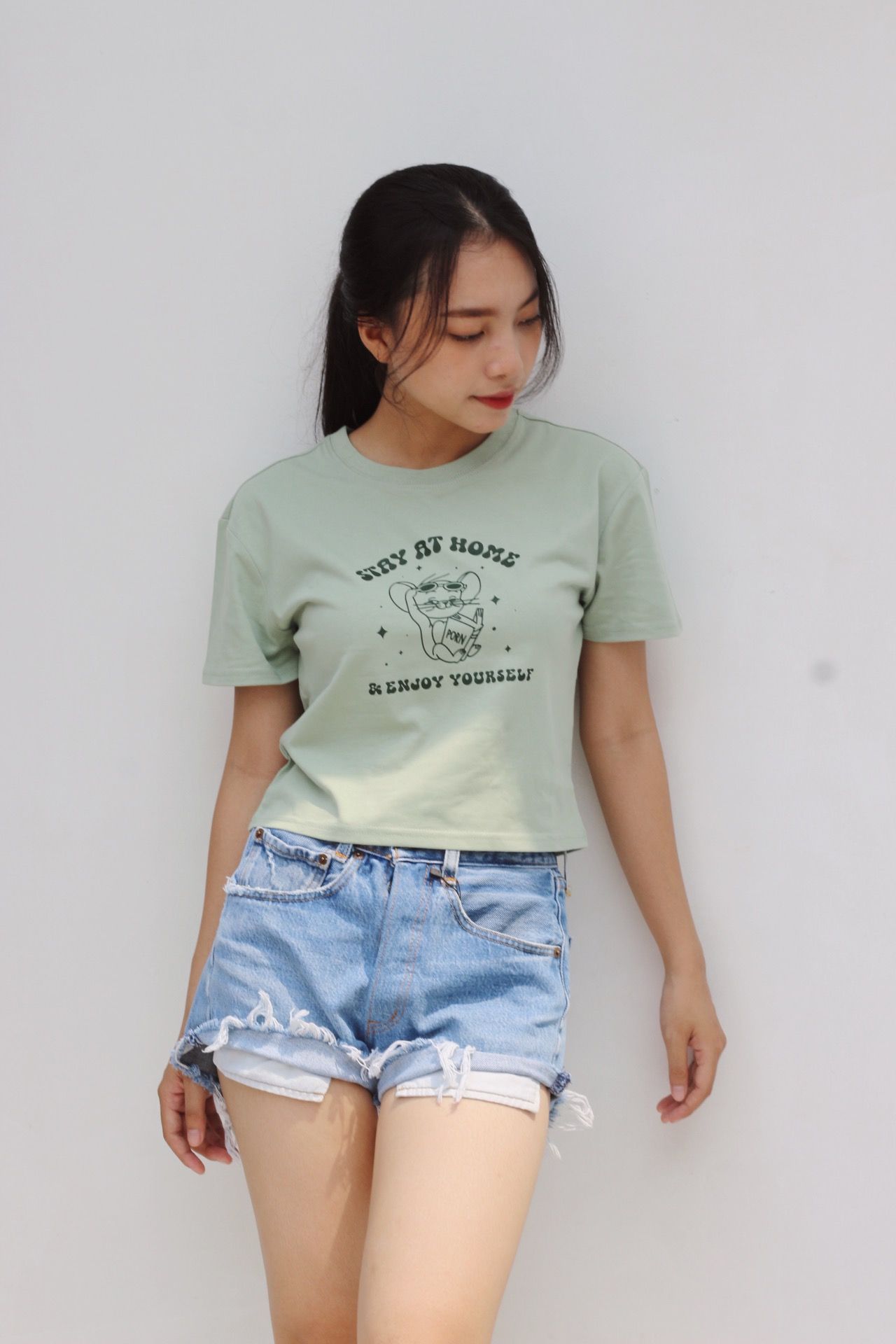  Áo crop in Stay home xanh cốm 