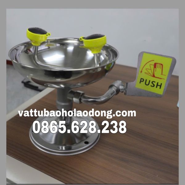 noi-ban-bon-rua-mat-treo-tuong