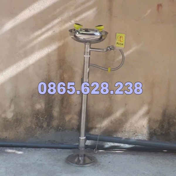 cay-rua-mat-khan-cap-dung