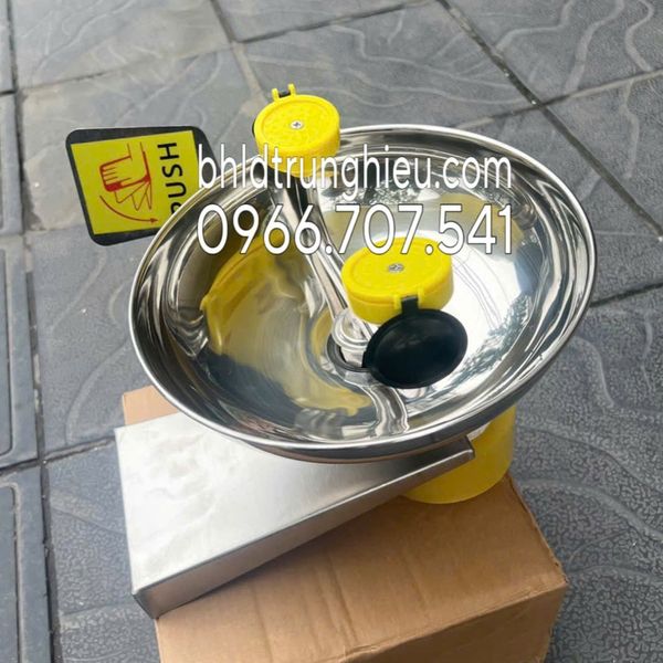 chau-rua-mat-khan-cap-treo-tuong