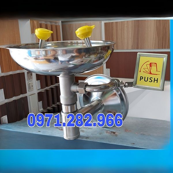 thiet-bi-rua-mat-treo-tuong