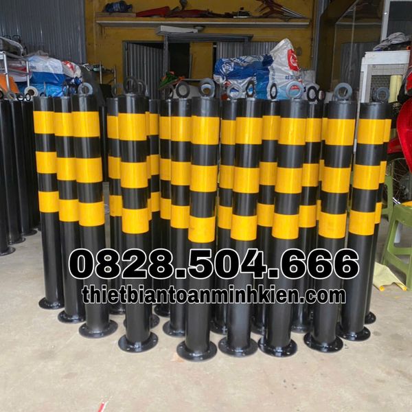 cot-canh-bao-tru-canh-bao-chat-lieu-sat