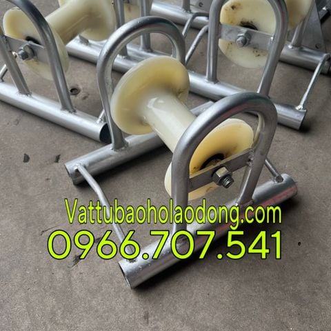 CON LĂN KÉO CÁP BÁNH NHỰA