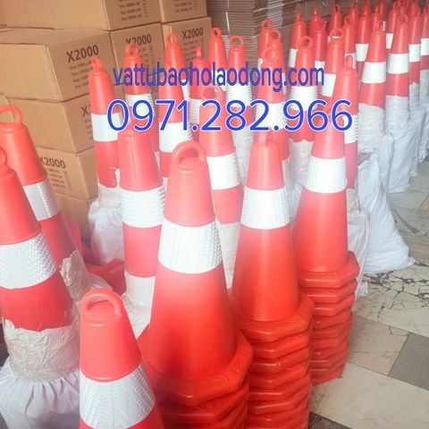 Cọc tiêu hình chóp 55- 68cm