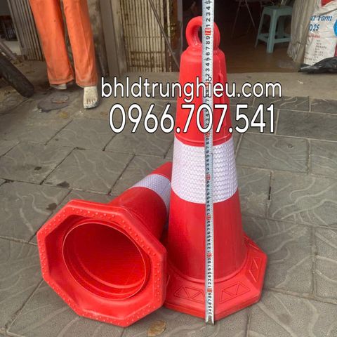 Cọc tiêu cảnh báo giao thông