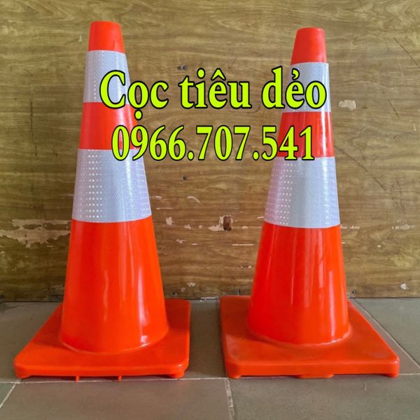 coc-tieu-giao-thong-nhua-deo