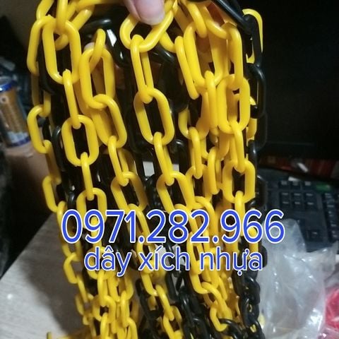 Dây xích nhựa vàng đen
