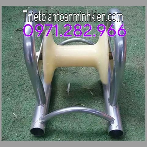 CON LĂN KÉO CÁP ĐIỆN NGẦM