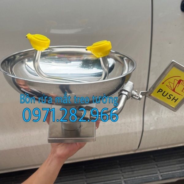 bon-rua-mat-khan-cap-treo-tuong