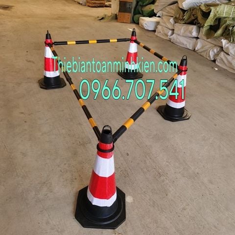 Thanh rào chắn kết hợp cột cảnh báo