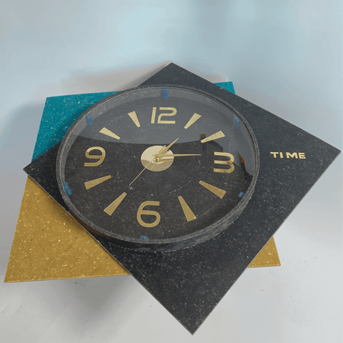 Đồng hồ nhựa tái chế