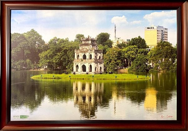 Tranh Hồ Gươm - Hà Nội từ nhựa tái chế của công ty Thanh Tùng 2.