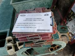 Kẹp giấy văn phòng từ nhựa tái chế