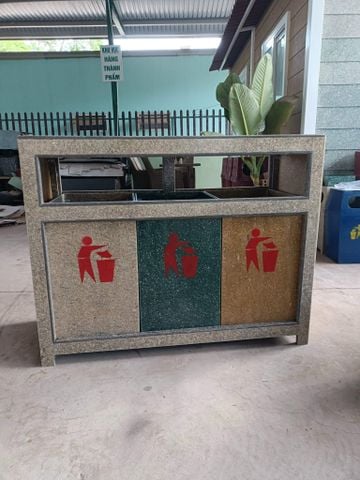 Thùng rác 3 ngăn từ nhựa tái chế