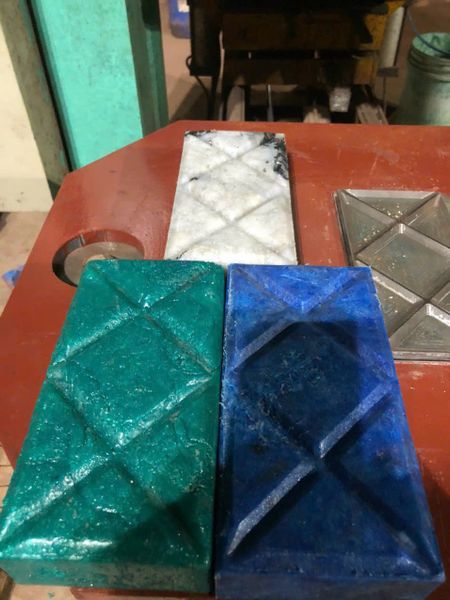 Gạch lát đường nhựa tái chế