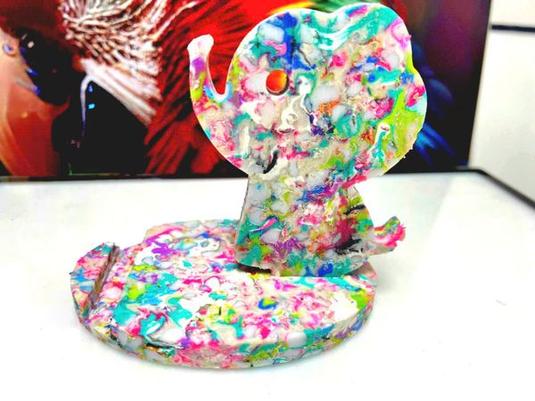 Giá đỡ điện thoại nhựa tái chế Thanh Tùng 2