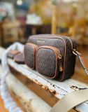  Túi Đeo Chéo Michael Kors MK Jet Set Medium Signature Logo Crossbody Bag with Case for Apple Airpods Pro Màu Nâu Logo 