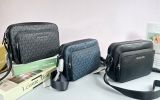  Túi Đeo Chéo Michael Kors MK Hudson Logo Crossbody Bag Màu Xanh Navy Logo 