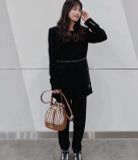  Túi Đeo Chéo Michael Kors MK Outlet Reed Belted Bucket Crossbody Màu Nâu Trắng 