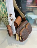  Túi Đeo Chéo Michael Kors MK Jet Set Medium Signature Logo Crossbody Bag with Case for Apple Airpods Pro Màu Nâu Logo 
