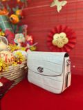  Túi Đeo Chéo Coach Cassie Croc-Embossed Crossbody Bag CV435 Màu Trắng Ngà 