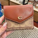  Ví Gập Coach Colorblock Coated Canvas Signature Wyn Small Wallet C2329 Màu Nâu Logo 