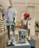  Vali Nike Silhouette Stick Smile Màu Trắng Size 22 Xách Tay Cabin 