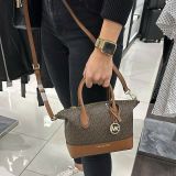  Túi Đeo Chéo Michael Kors MK Hyde Small Signature Logo Crossbody Bag Màu Nâu Logo 
