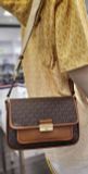  Túi Đeo Chéo Michael Kors MK BRADSHAW MEDIUM SIGNATURE LOGO MESSENGER BAG 