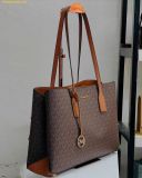  Túi Tote Michael Kors MK Ruthie Medium Signature Logo Tote Bag Màu Nâu Logo 