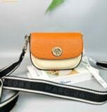 Túi Đeo Chéo Marc Jacobs The Turn Lock Logo Leather Crossbody Mini Bag Màu Cam Phối Trắng 