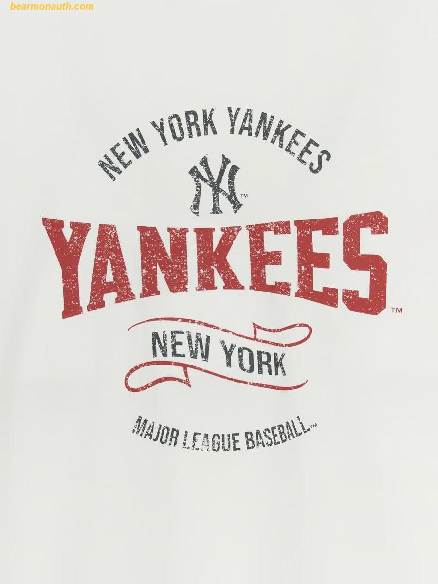 【MLB】Varsity Vintage Color Graphic Overfit Short Sleeve T Áo Phông MLB Varsity Vintage Color Graphic Overfit