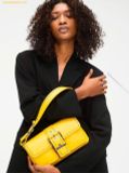  Túi Đeo Vai Michael Kors MK Colby Medium Leather Shoulder Bag Màu Vàng 