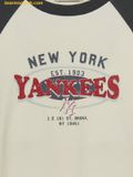  Áo Crop MLB Women's Varsity Vintage Washing Raglan Crop Short Sleeve T-Shirt New York Yankees 3FTSV0853-50CRS Màu Kem 