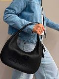  Túi Đeo Vai Coach Carmen Shoulder Bag CR151 Màu Đen 