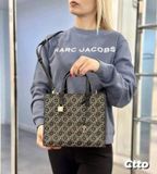  Túi Tote Marc Jacobs Mini Grind Signet Printed Leather Crossbody Tote Màu Đen Họa Tiết Vàng 