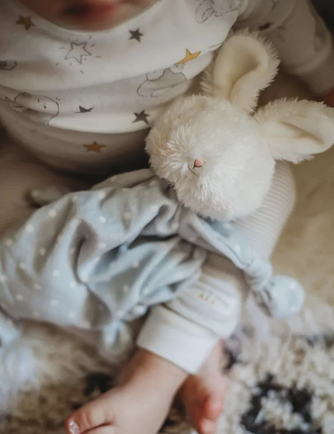  BUNNIES BY THE BAY Thỏ ôm an ủi giấc ngủ cho bé - Dòng thắt nút 