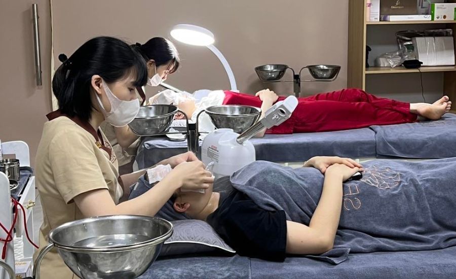  Chăm sóc da mụn cùng tinh chất mụn 