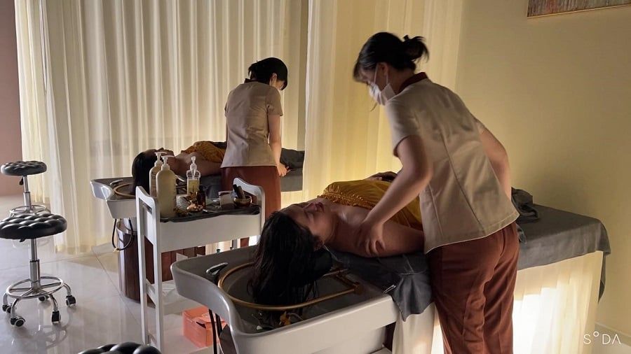  Massage body đá muối 