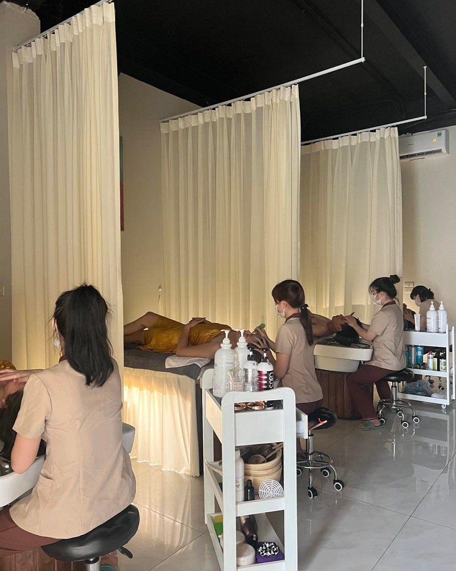  Massage trị liệu cổ vai gáy 