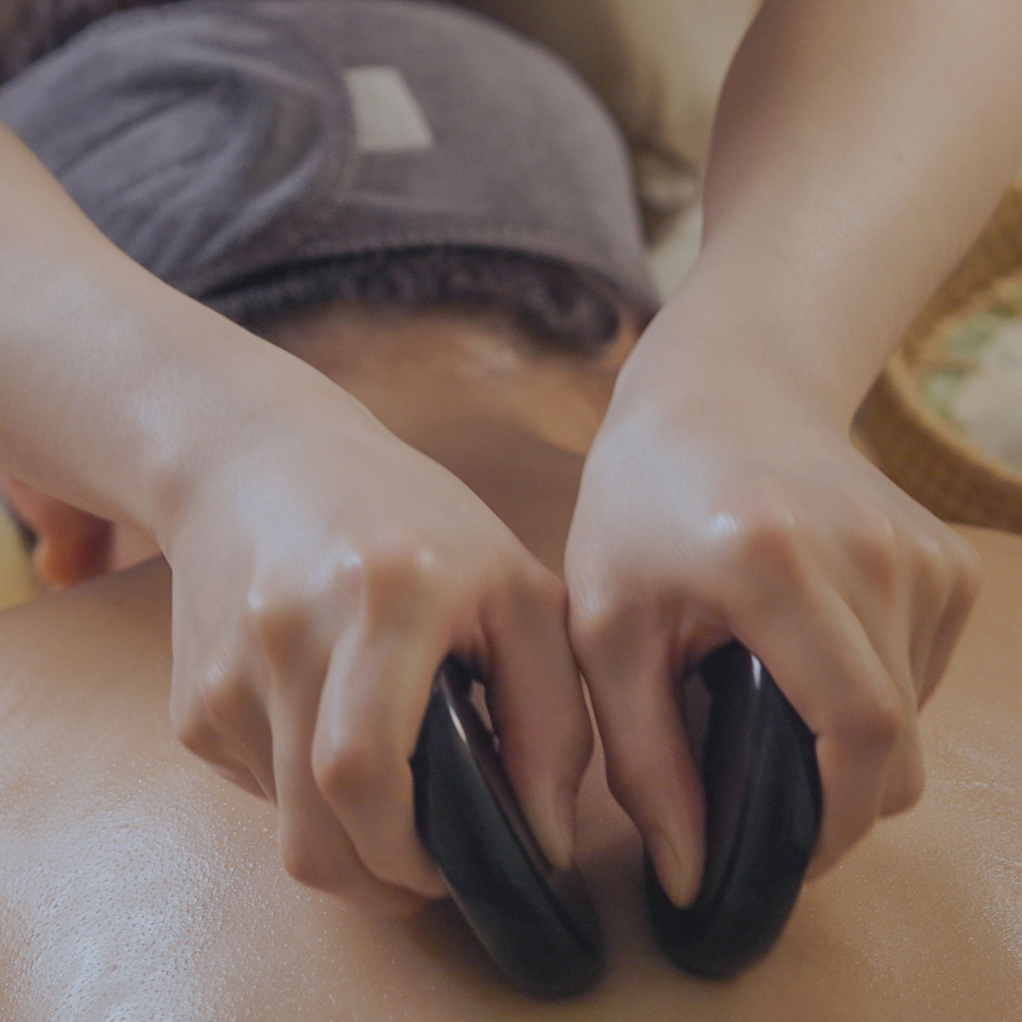  Massage trị liệu cổ vai gáy chuyên sâu 